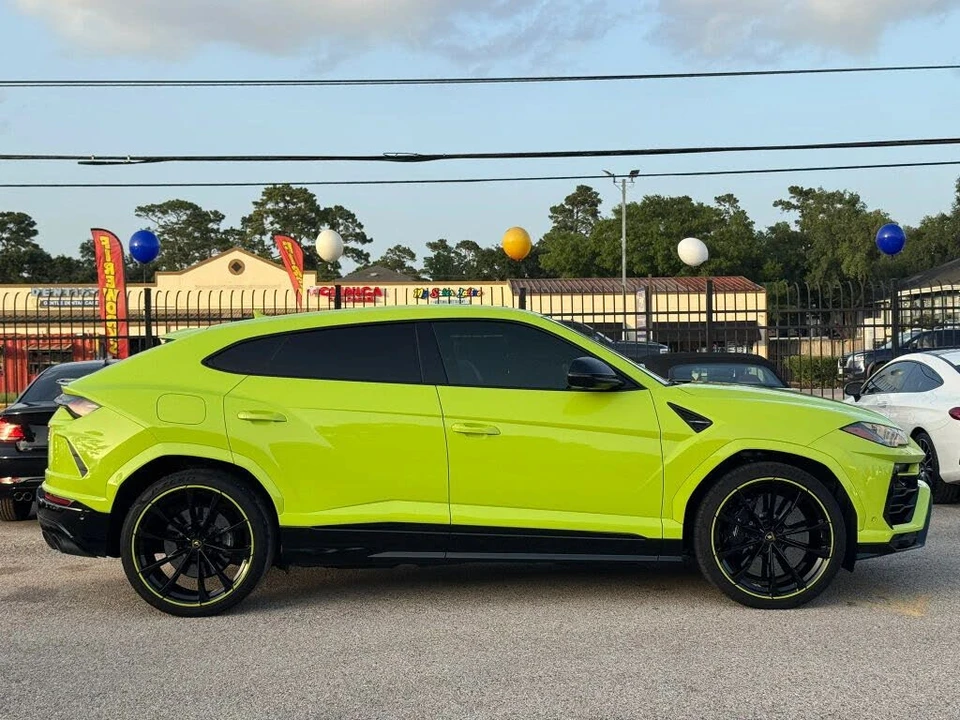 2022 Lamborghini Urus - Image 11 of 31
