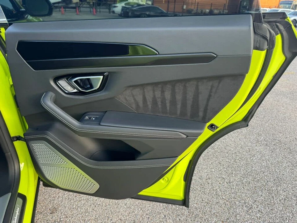 2022 Lamborghini Urus - Image 28 of 31