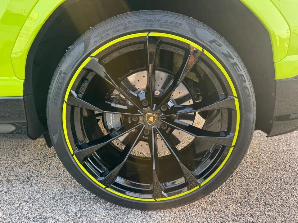 2022 Lamborghini Urus - Image 16 of 31