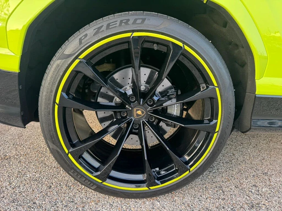 2022 Lamborghini Urus - Image 17 of 31