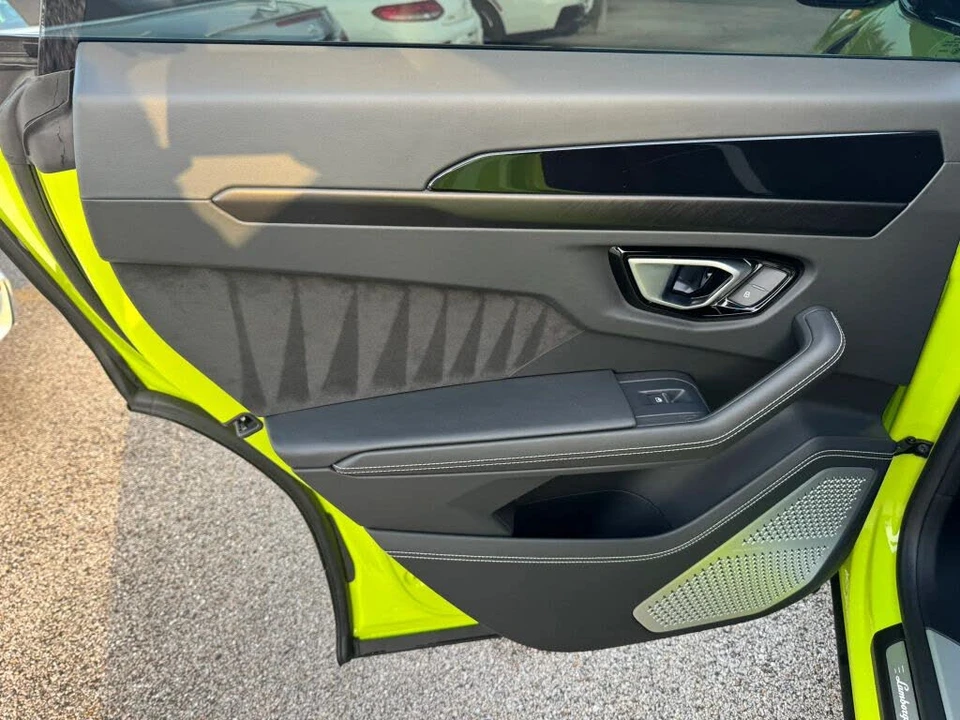 2022 Lamborghini Urus - Image 27 of 31