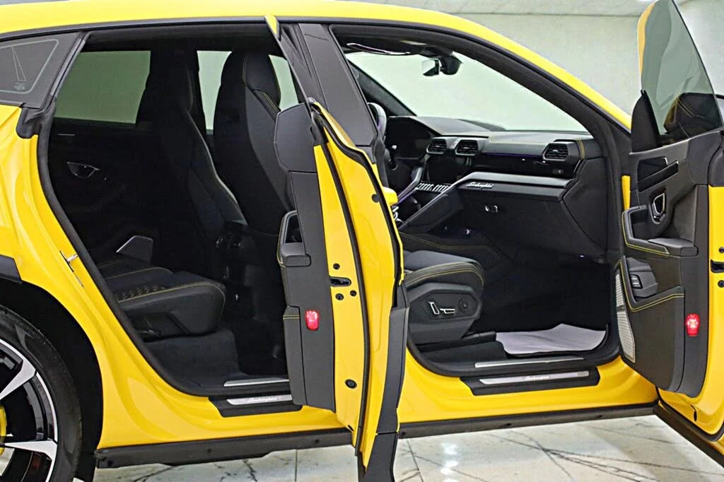 2022 Lamborghini Urus - Image 13 of 31