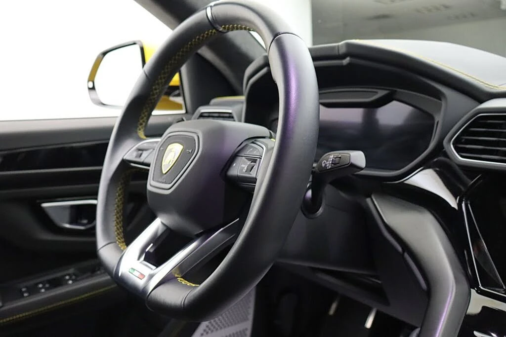 2022 Lamborghini Urus - Image 25 of 31