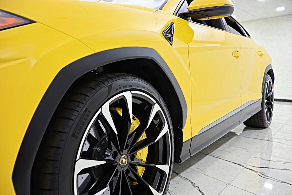 2022 Lamborghini Urus - Image 16 of 31