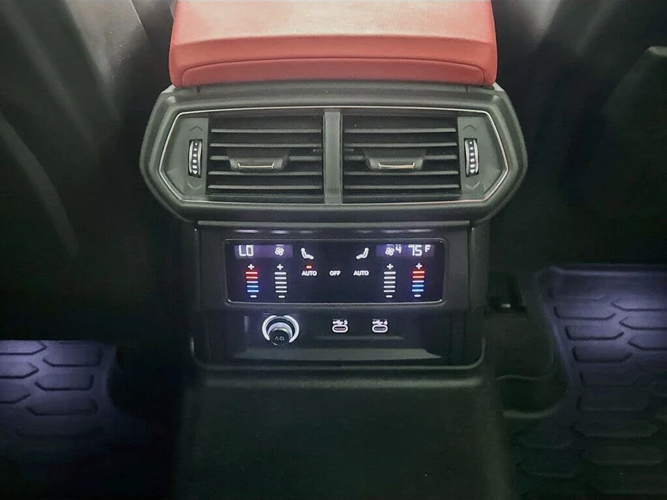 2022 Lamborghini Urus - Image 27 of 31