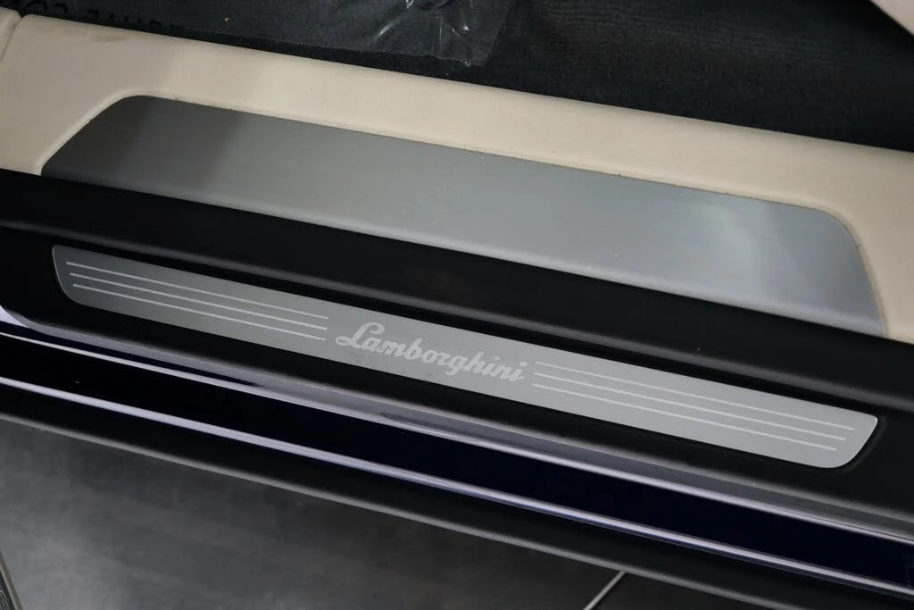 2022 Lamborghini Urus - Image 27 of 31