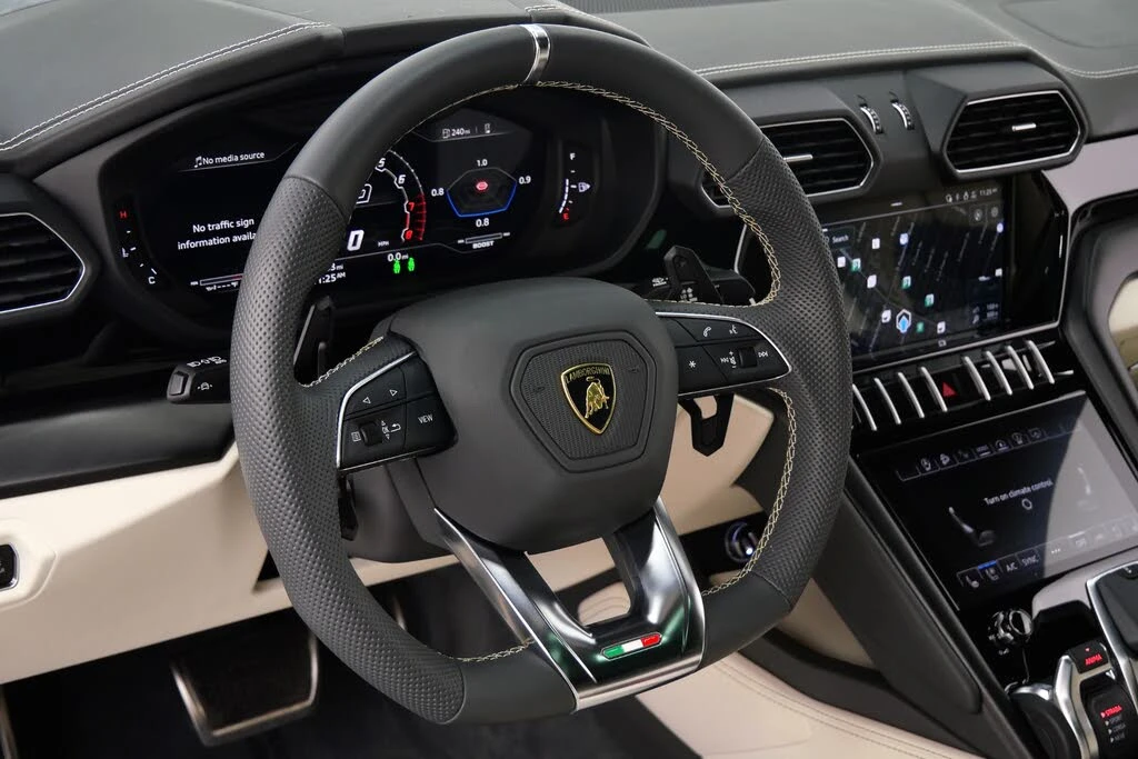2022 Lamborghini Urus - Image 15 of 31