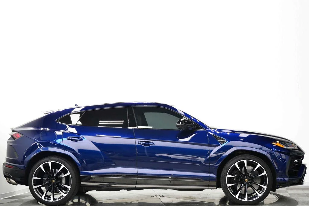 2022 Lamborghini Urus - Image 2 of 31