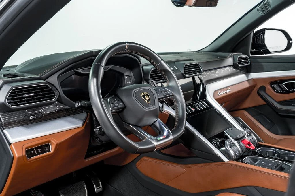 2022 Lamborghini Urus - Image 13 of 31