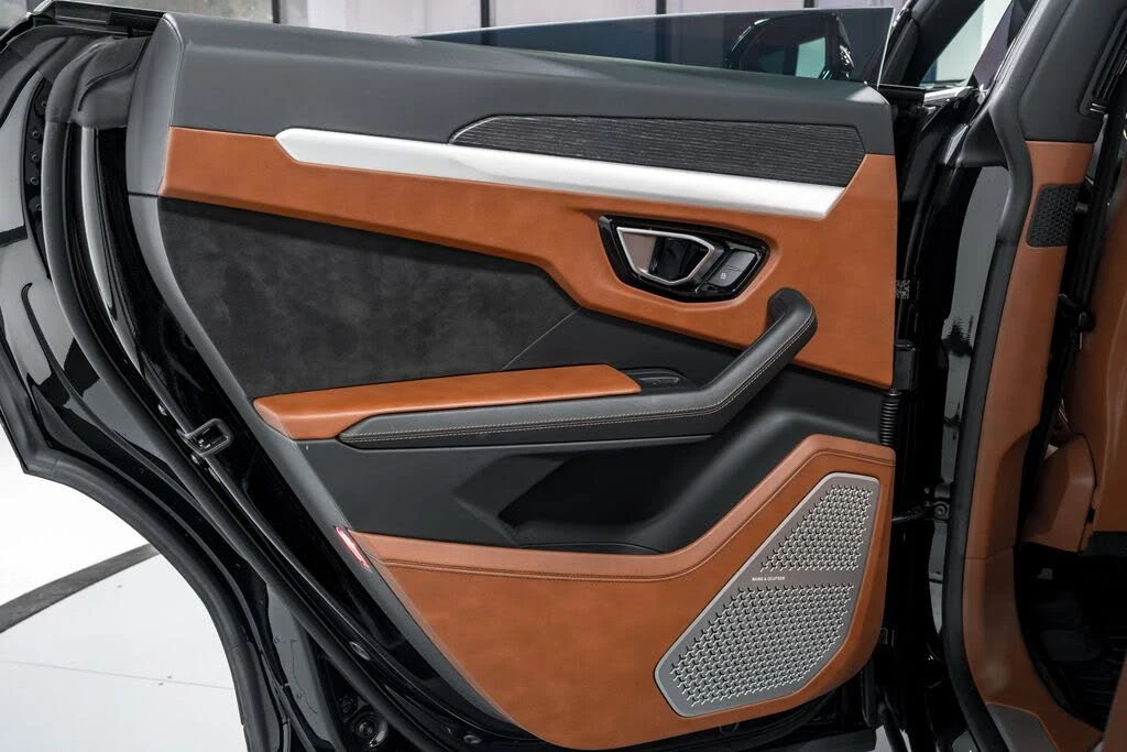 2022 Lamborghini Urus - Image 29 of 31
