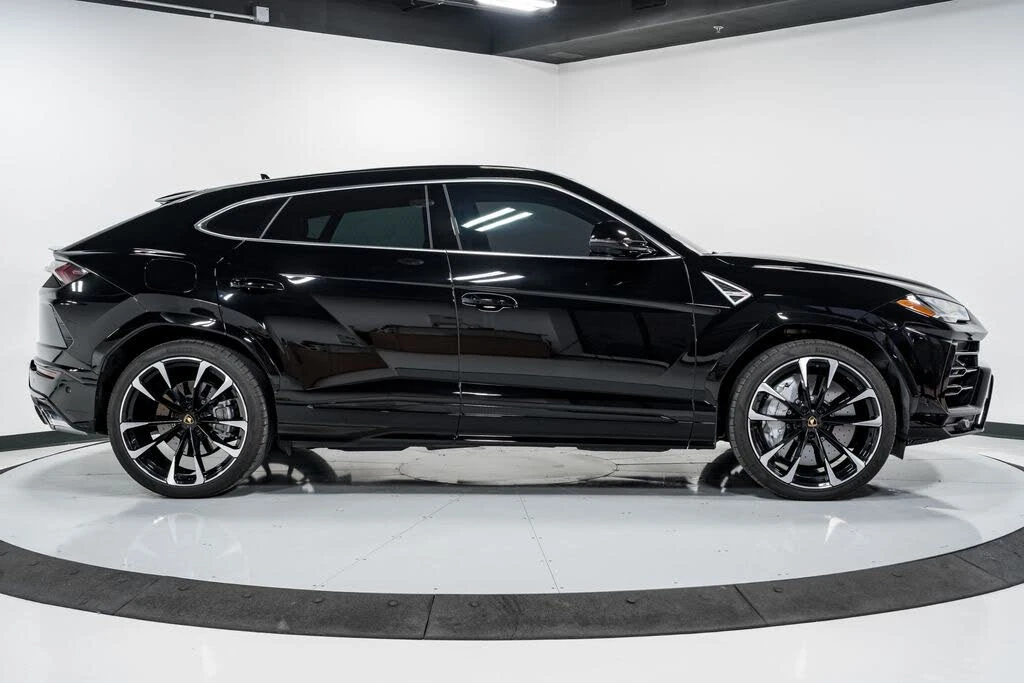 2022 Lamborghini Urus - Image 2 of 31