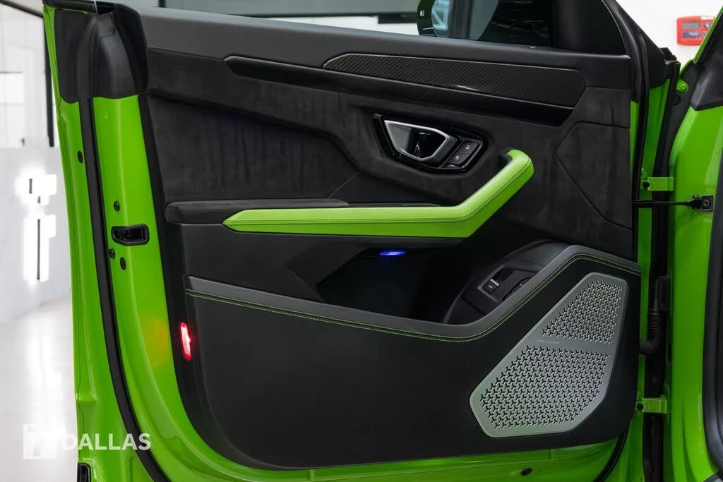 2022 Lamborghini Urus - Image 19 of 31