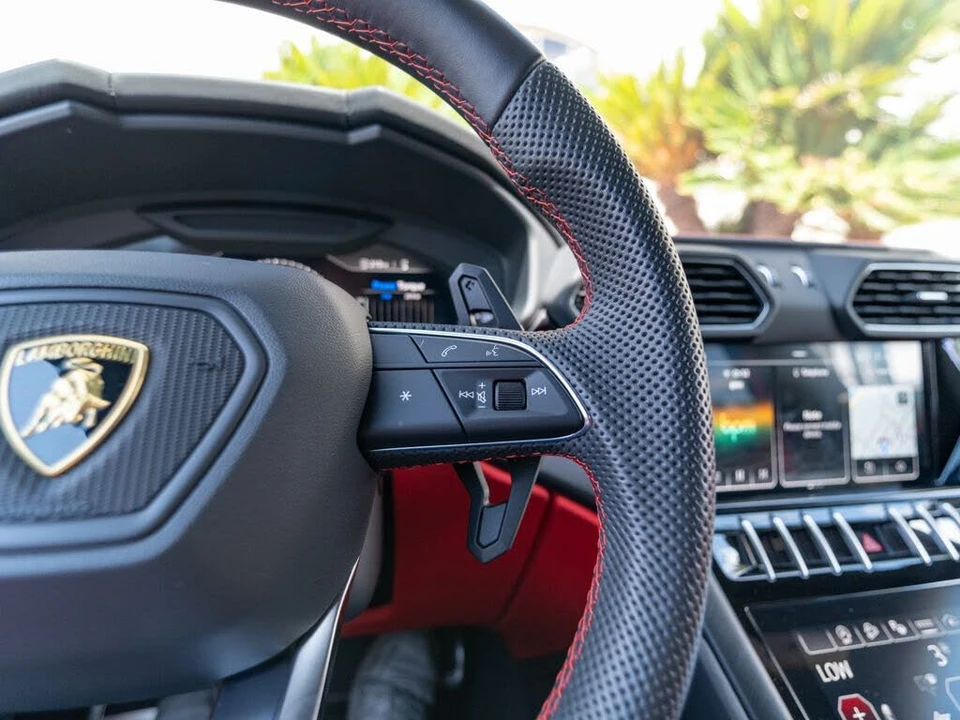 2022 Lamborghini Urus - Image 12 of 31