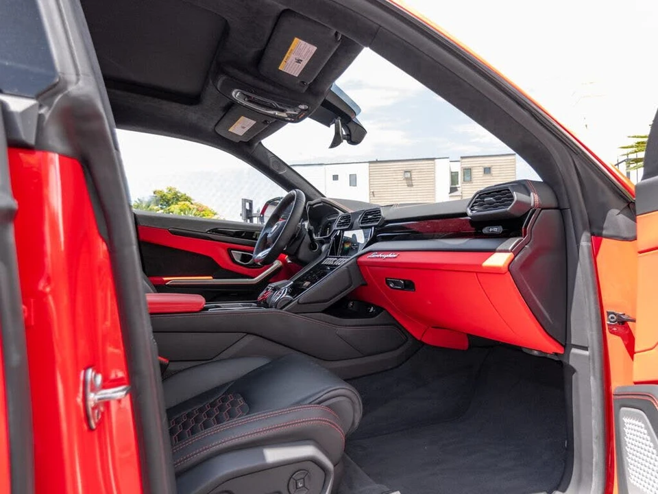 2022 Lamborghini Urus - Image 27 of 31