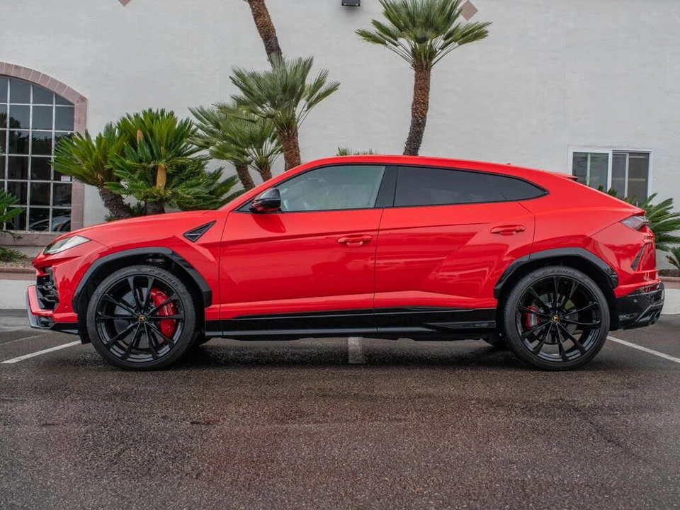 2022 Lamborghini Urus - Image 2 of 31