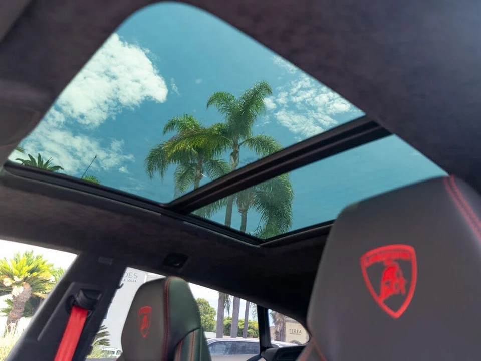 2022 Lamborghini Urus - Image 21 of 31