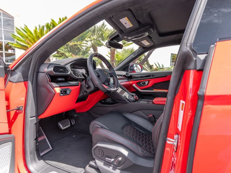 2022 Lamborghini Urus - Image 15 of 31