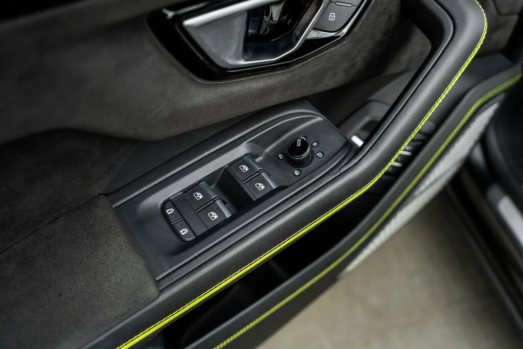 2022 Lamborghini Urus - Image 24 of 31
