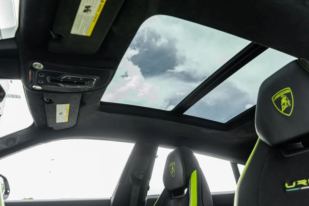 2022 Lamborghini Urus - Image 26 of 31