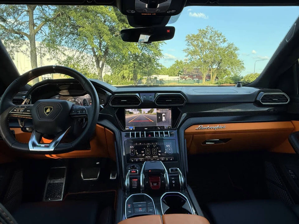 2022 Lamborghini Urus - Image 26 of 31