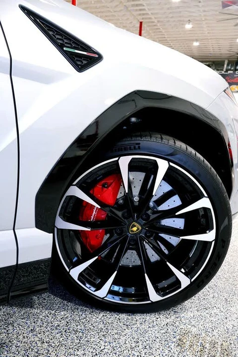 2022 Lamborghini Urus - Image 19 of 31