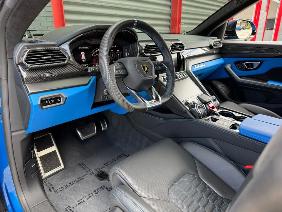 2022 Lamborghini Urus - Image 18 of 31