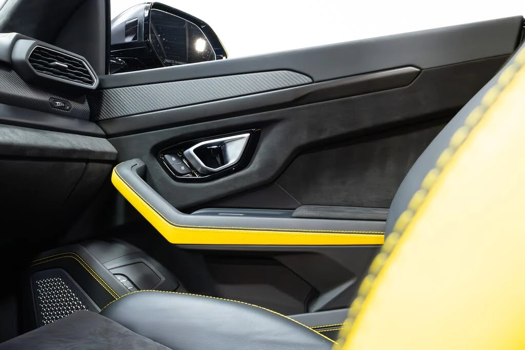 2022 Lamborghini Urus - Image 16 of 31