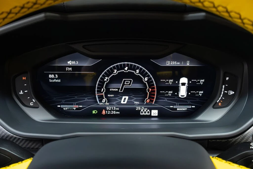 2022 Lamborghini Urus - Image 11 of 31