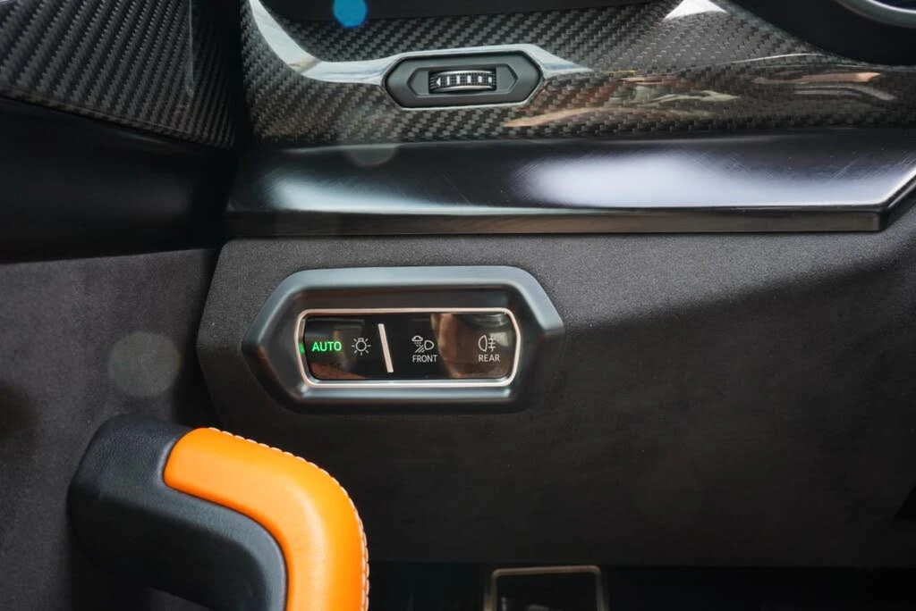 2022 Lamborghini Urus - Image 24 of 31