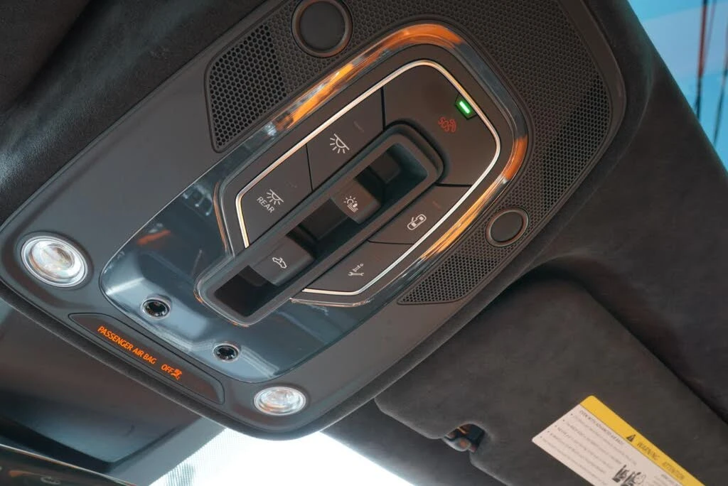 2022 Lamborghini Urus - Image 27 of 31