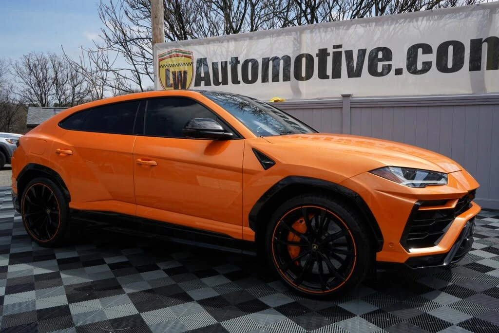 2022 Lamborghini Urus - Image 2 of 31
