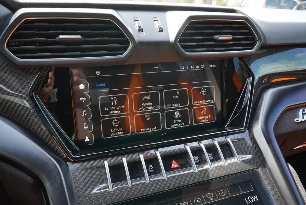 2022 Lamborghini Urus - Image 28 of 31