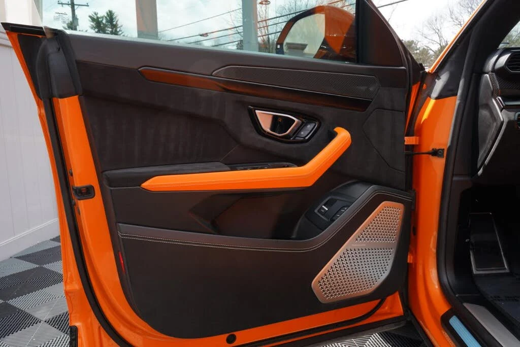 2022 Lamborghini Urus - Image 16 of 31