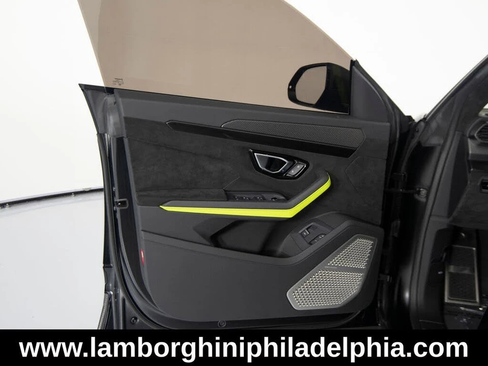 2022 Lamborghini Urus - Image 12 of 31
