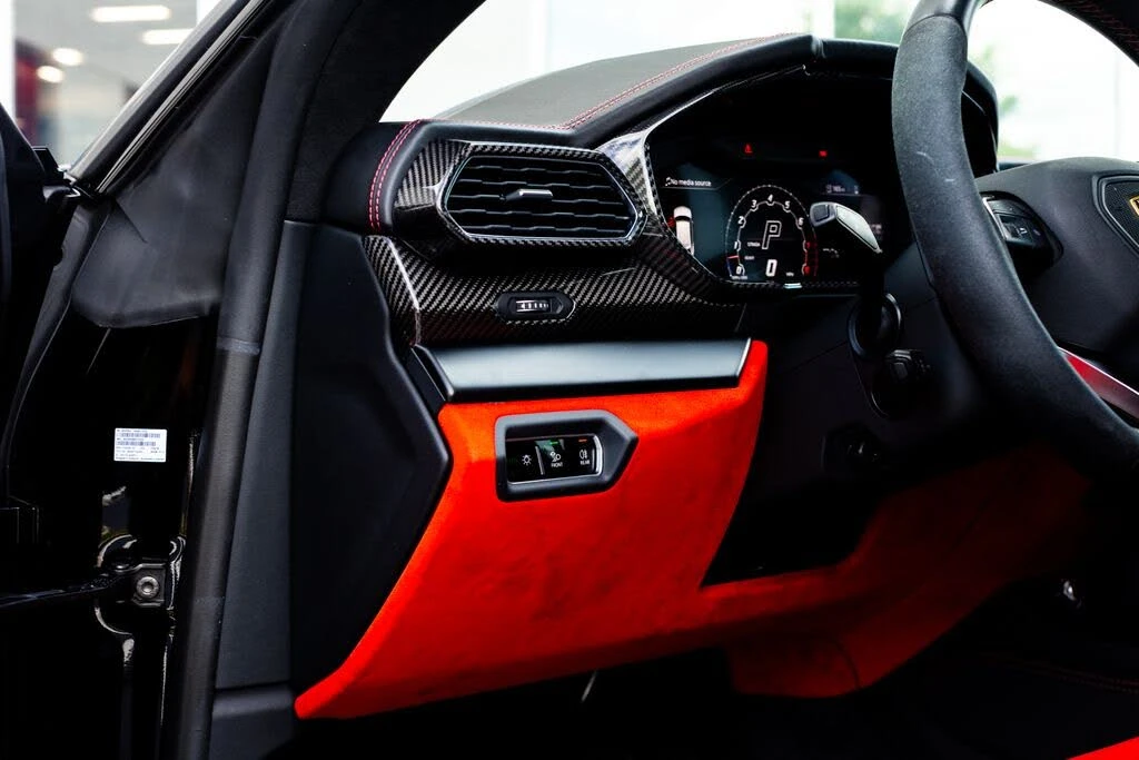 2022 Lamborghini Urus - Image 27 of 31