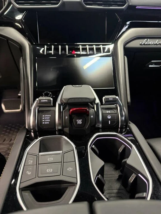 2022 Lamborghini Urus - Image 13 of 31