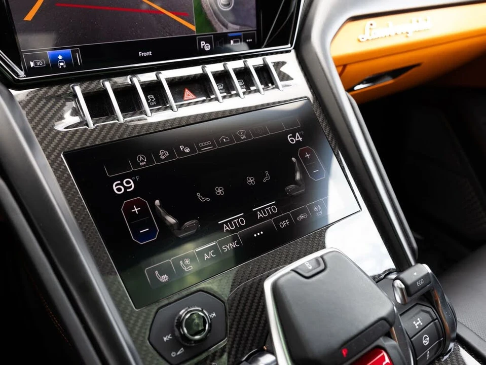 2022 Lamborghini Urus - Image 15 of 31