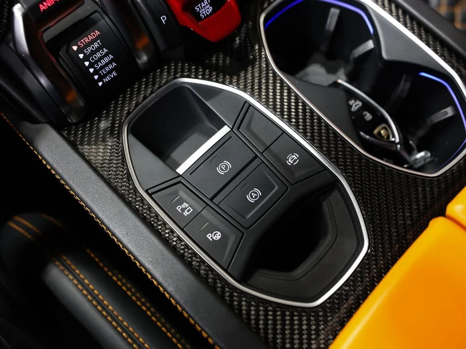 2022 Lamborghini Urus - Image 22 of 31