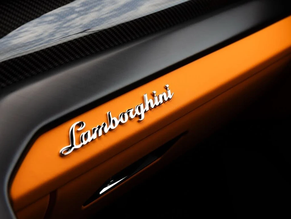 2022 Lamborghini Urus - Image 16 of 31