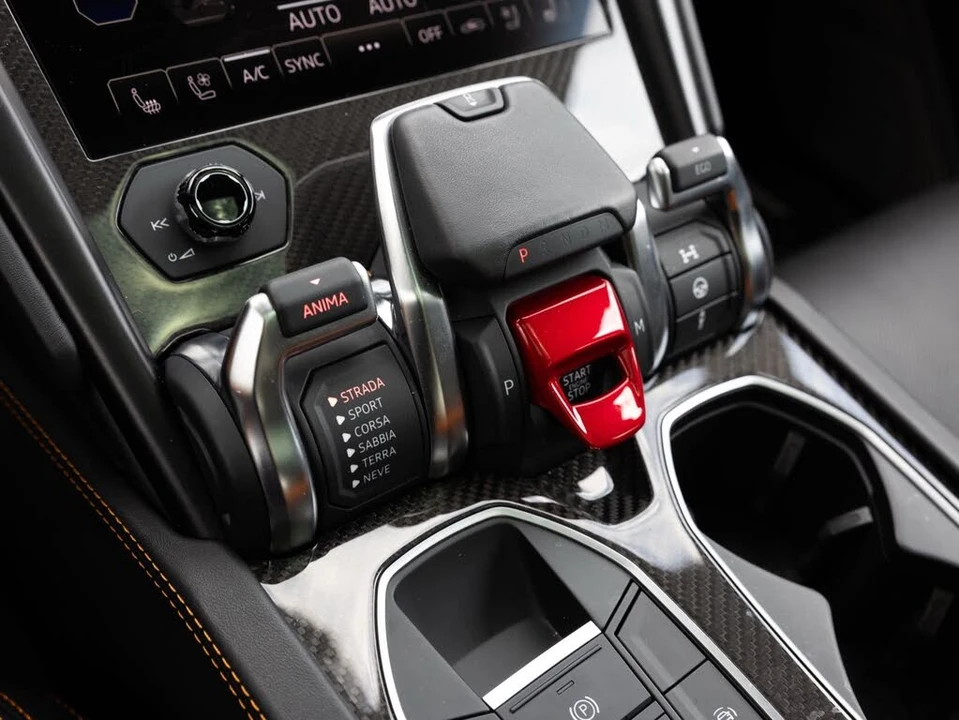 2022 Lamborghini Urus - Image 13 of 31