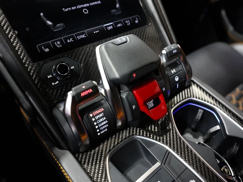 2022 Lamborghini Urus - Image 23 of 31