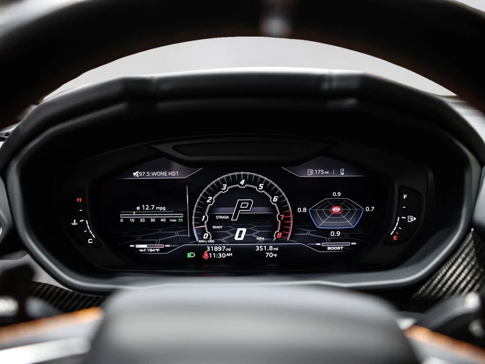 2022 Lamborghini Urus - Image 26 of 31