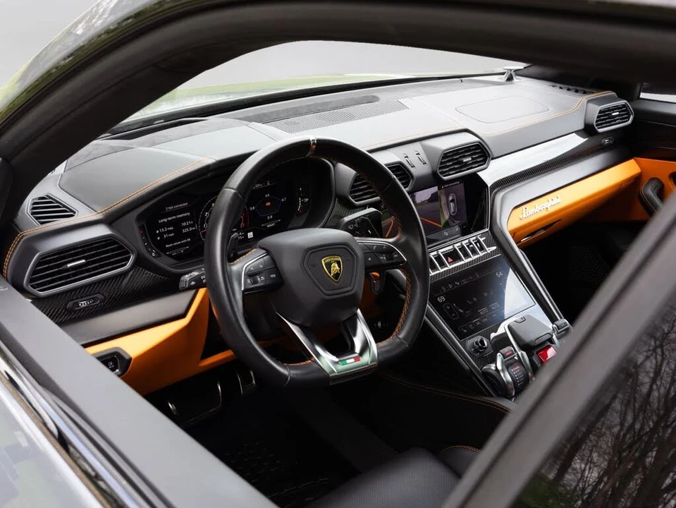 2022 Lamborghini Urus - Image 17 of 31