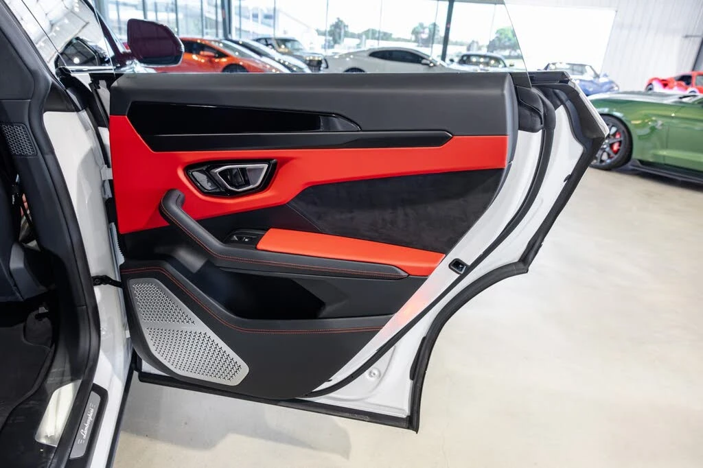 2022 Lamborghini Urus - Image 28 of 31