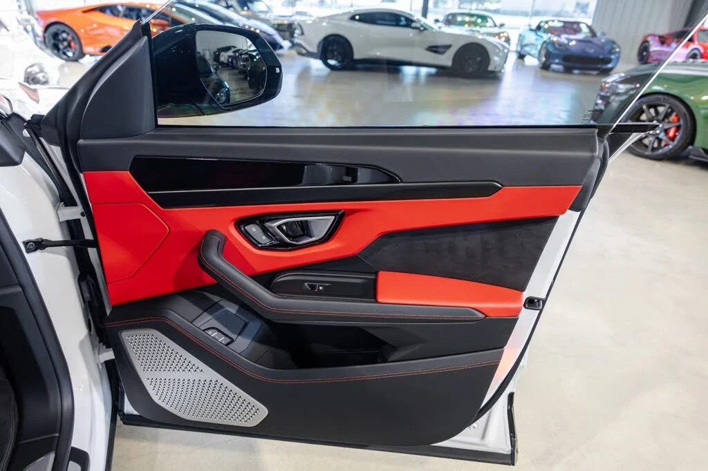 2022 Lamborghini Urus - Image 29 of 31