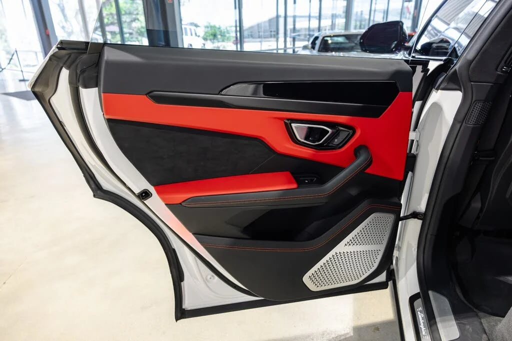 2022 Lamborghini Urus - Image 27 of 31