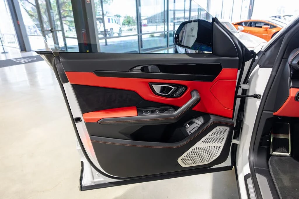2022 Lamborghini Urus - Image 26 of 31