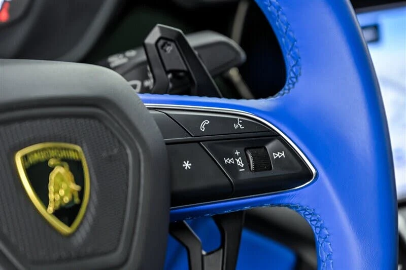 2022 Lamborghini Urus - Image 23 of 31