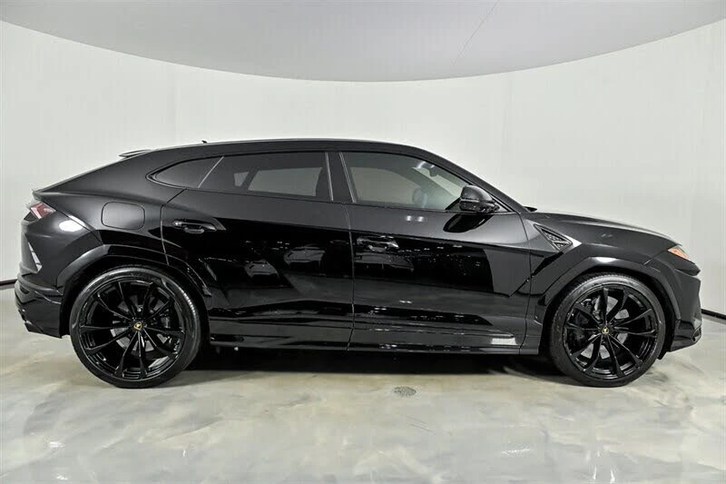 2022 Lamborghini Urus - Image 10 of 31