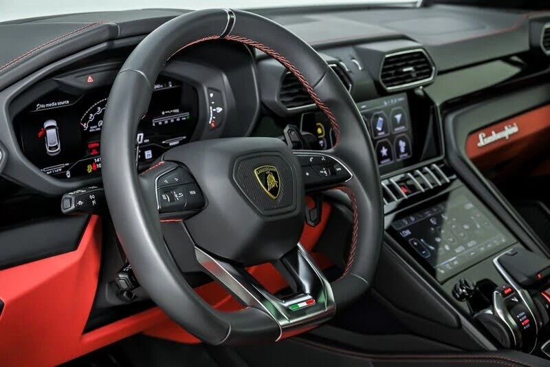 2022 Lamborghini Urus - Image 26 of 31
